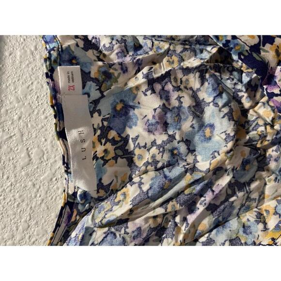 LUSH Floral Pattern Blouse - Size 2X - Picture 3 of 4